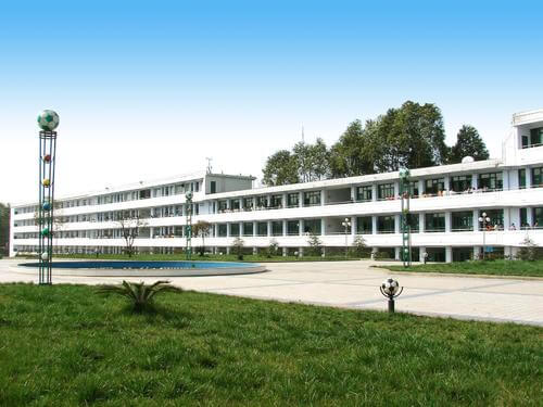 筠連縣第二中學校園風采