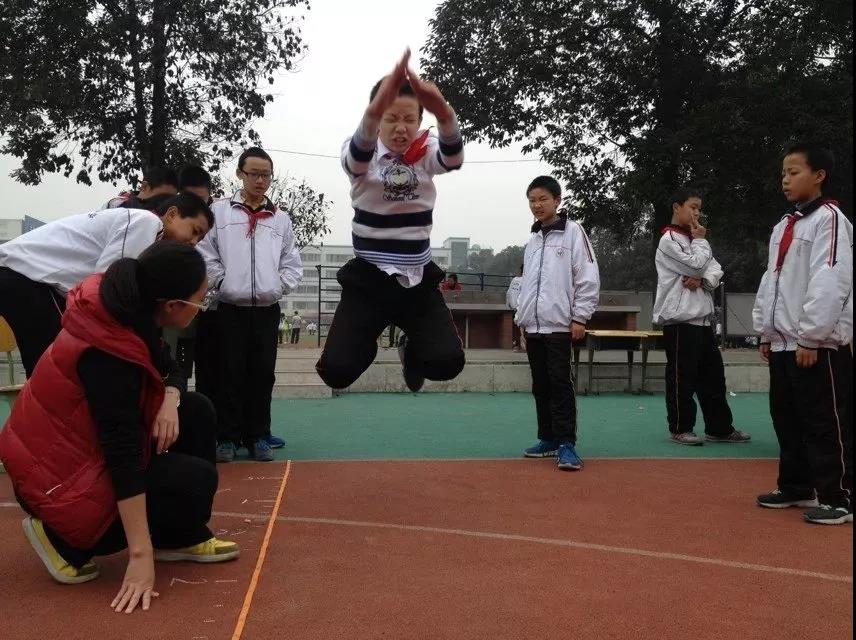 少年，我們?cè)诔啥际宣}道街中學(xué)外語學(xué)校等你