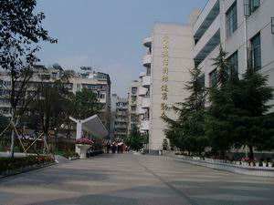 成都市第十七中學(xué)2018年中考分?jǐn)?shù)線是多少？