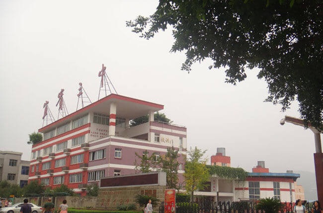宜賓市第三中學(xué)2018年中考錄取分?jǐn)?shù)線是多少？