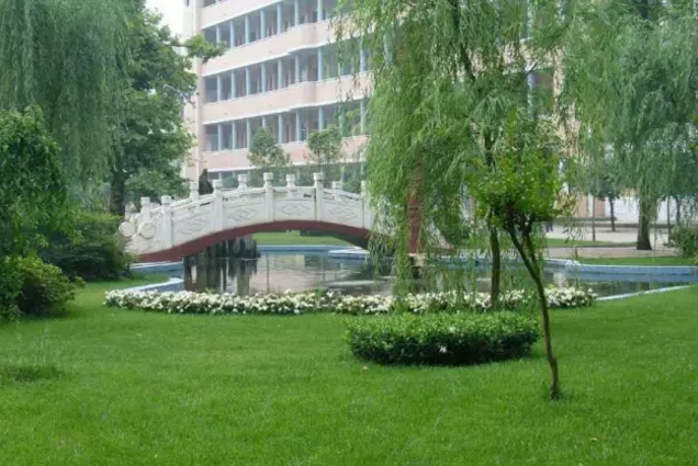 渠縣三匯中學(xué)地理位置在哪里？