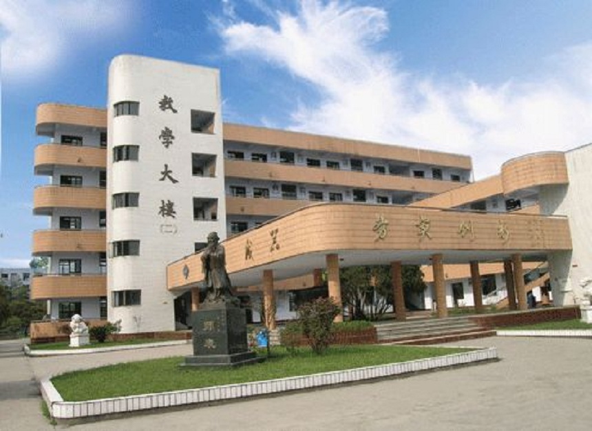 西南交通大學(xué)附屬中學(xué)學(xué)校環(huán)境好不好？
