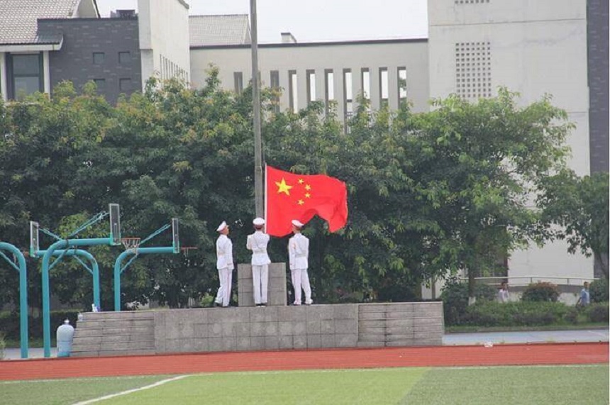 石室白馬中學(xué)近幾年的中考錄取分?jǐn)?shù)線是多少？
