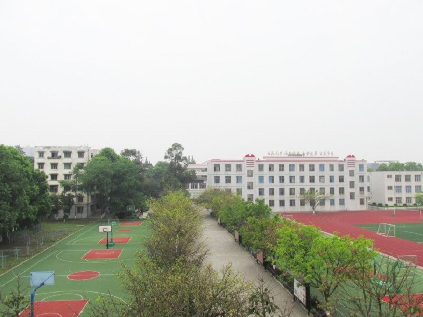青白江中學(xué)環(huán)境好不好？