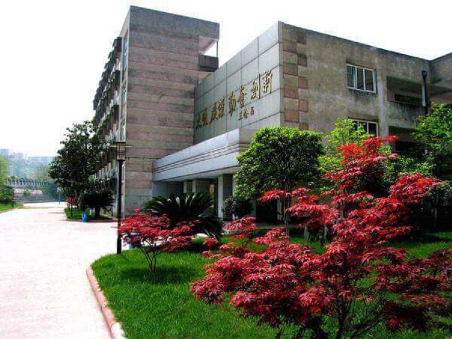 四川省科學(xué)城第一中學(xué)校園環(huán)境怎么樣？