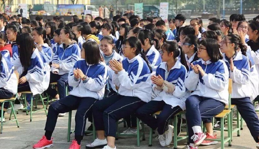 資陽外國語學(xué)校環(huán)境、教學(xué)設(shè)施好不好？