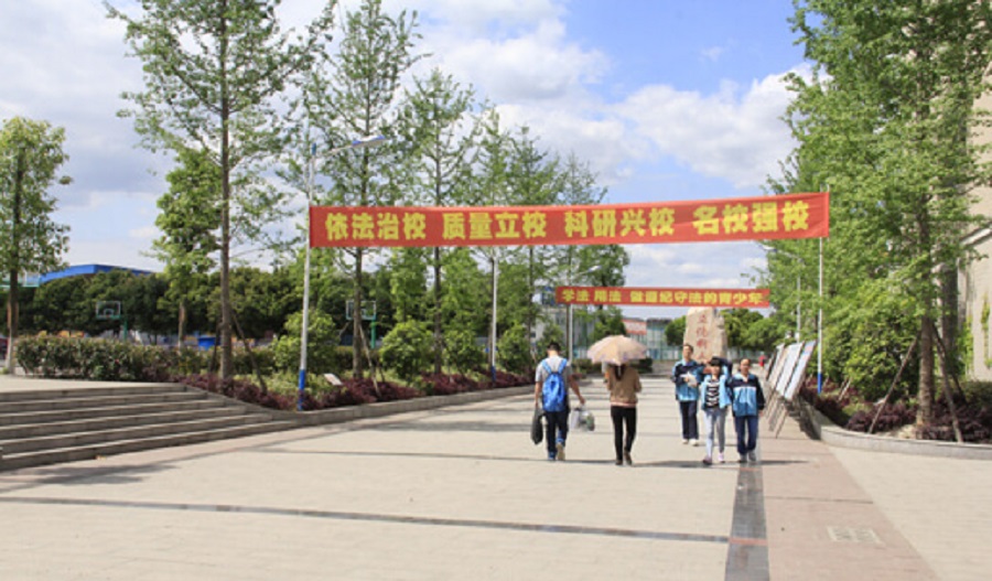 綿陽普明中學(xué)地址在哪里？