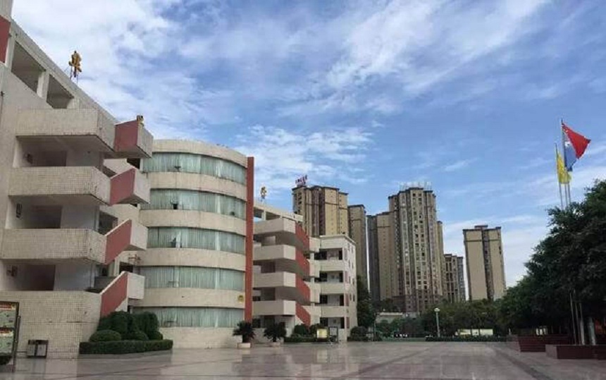 華興中學(xué)是民辦嗎？