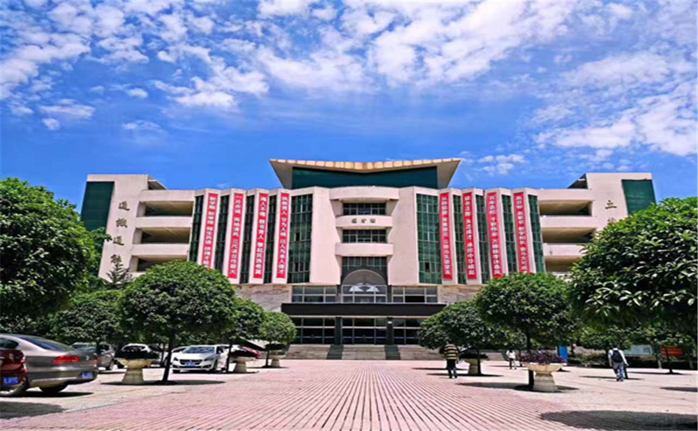 五通橋中學(xué)校園環(huán)境怎么樣？
