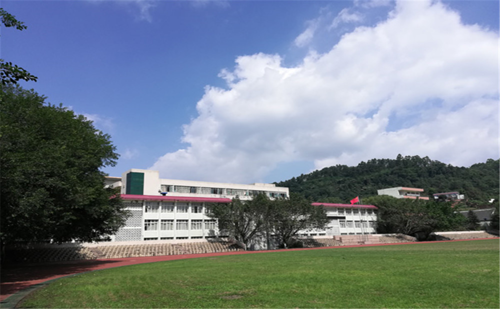 五通橋中學(xué)校園環(huán)境怎么樣？