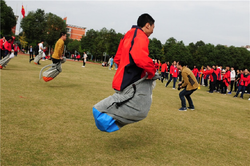 德陽外國語學校是一所民辦高中嗎？