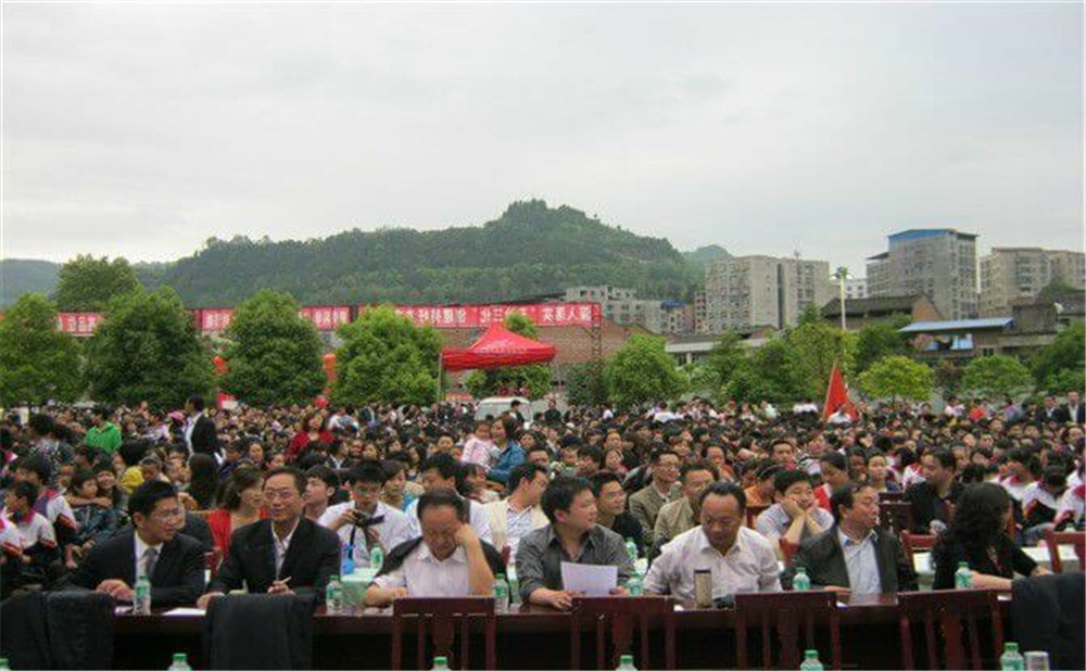 平昌縣駟馬中學(xué)學(xué)校詳細(xì)地址在哪里？