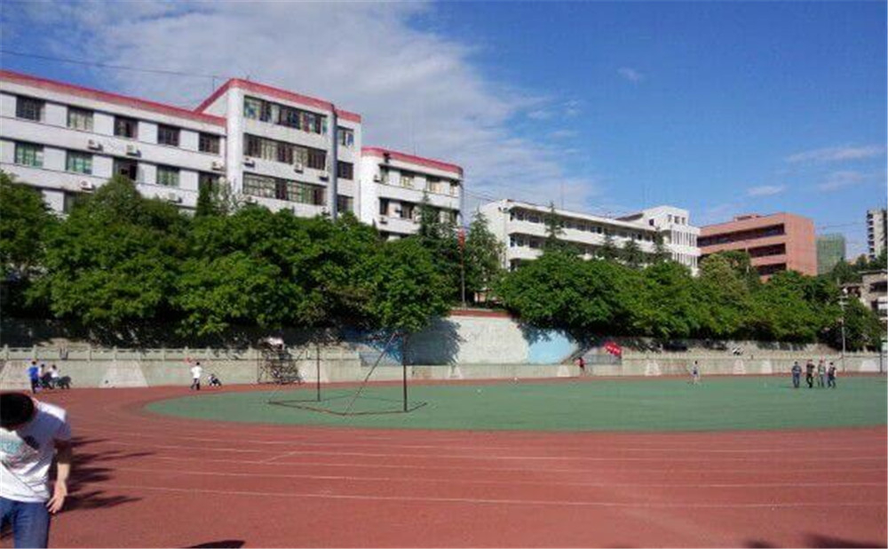 通江縣實(shí)驗(yàn)中學(xué)校園環(huán)境如何？