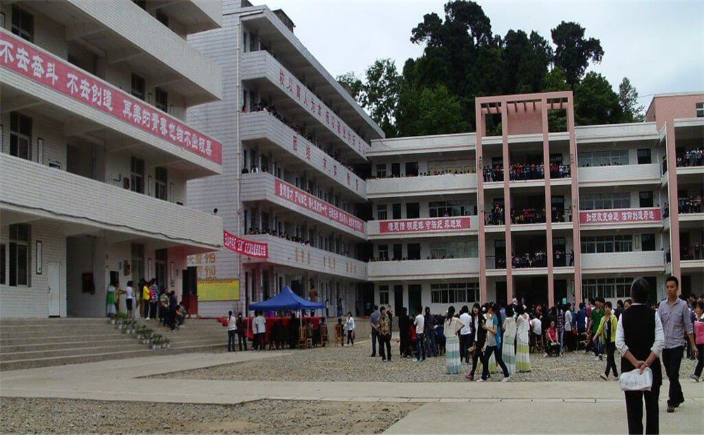 玉山中學(xué)學(xué)校詳細(xì)地址在什么地方？