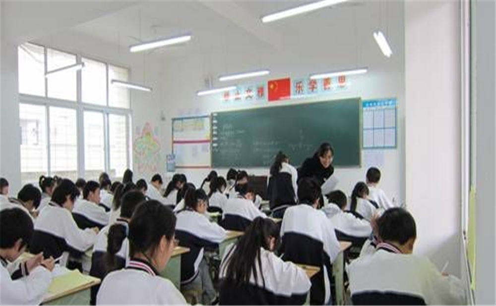 鼎山中學2020年中考錄取分數線是多少分？