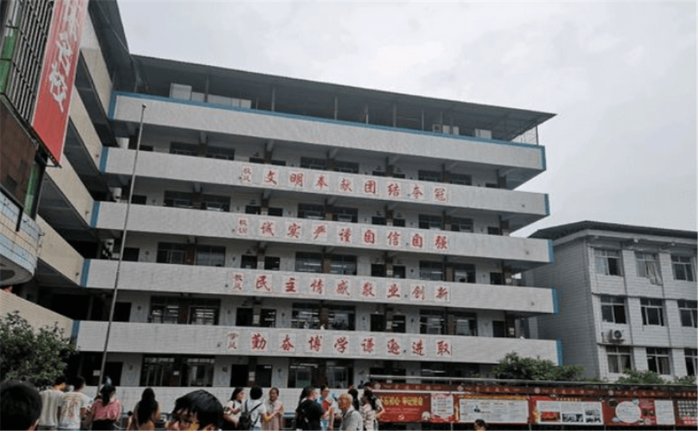 資中縣第三中學學校環(huán)境怎么樣？