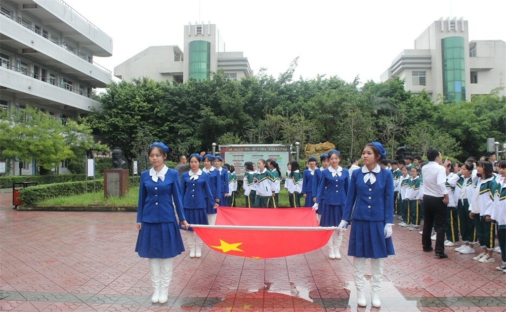 威遠中學校環(huán)境怎么樣？