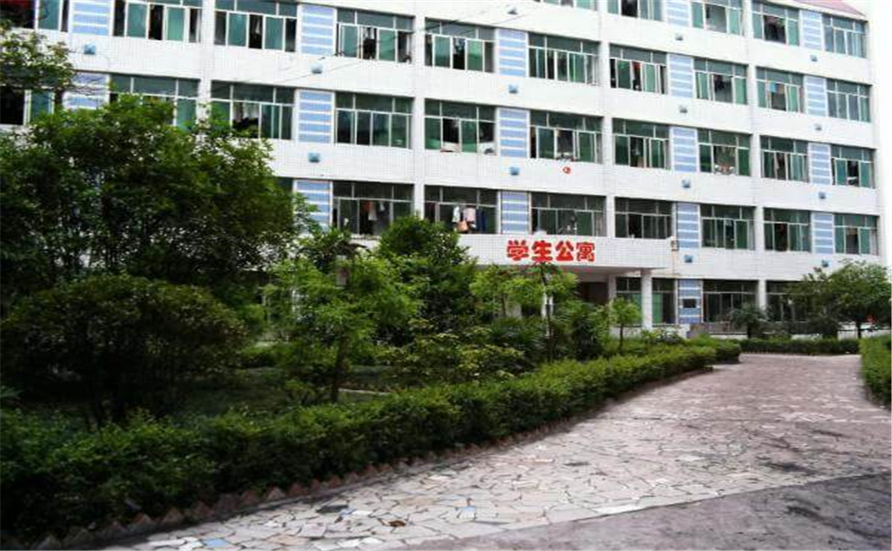 威遠(yuǎn)龍會(huì)中學(xué)2020年學(xué)校學(xué)費(fèi)多少錢(qián)一年？