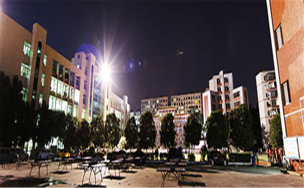 南充市白塔中學(xué)學(xué)校環(huán)境怎么樣？