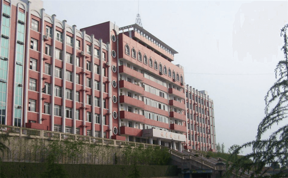 南充十一中2020年學(xué)校學(xué)費(fèi)多少錢一年？