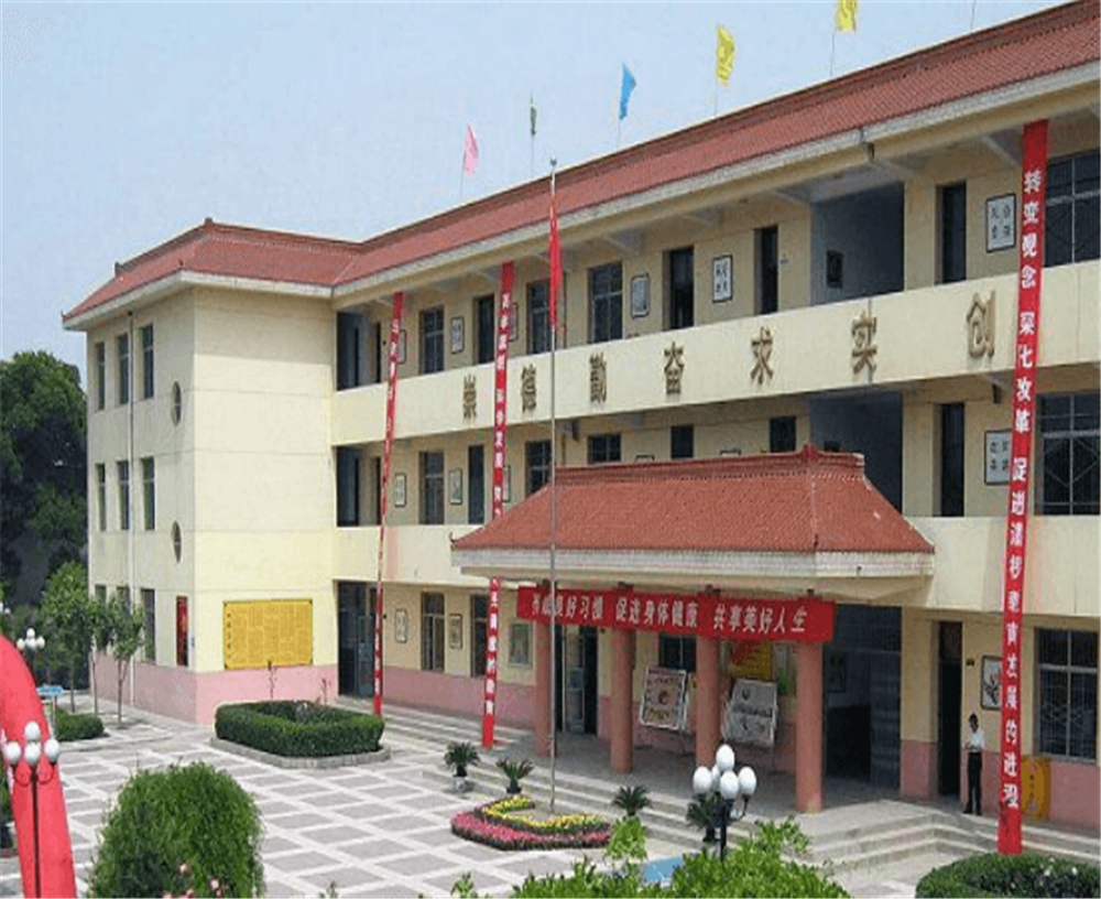 攀枝花市第十二中學(xué)校2020年學(xué)校學(xué)費(fèi)多少錢一年？