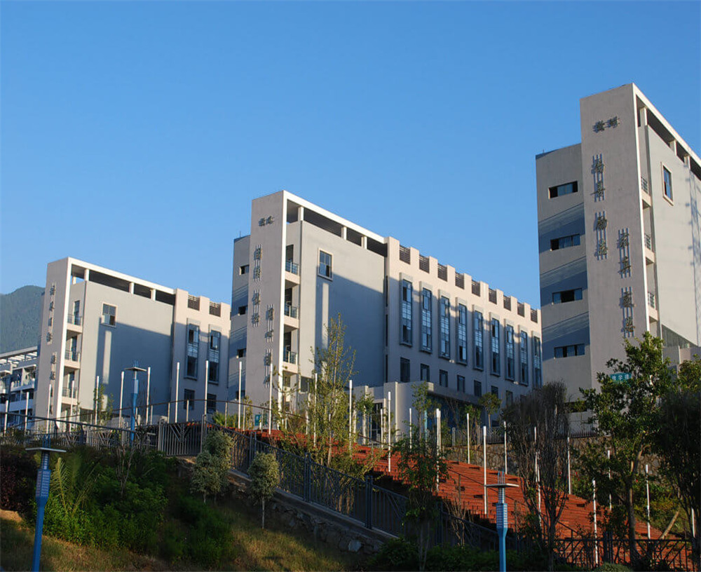 四川省米易學(xué)校招辦電話是多少？