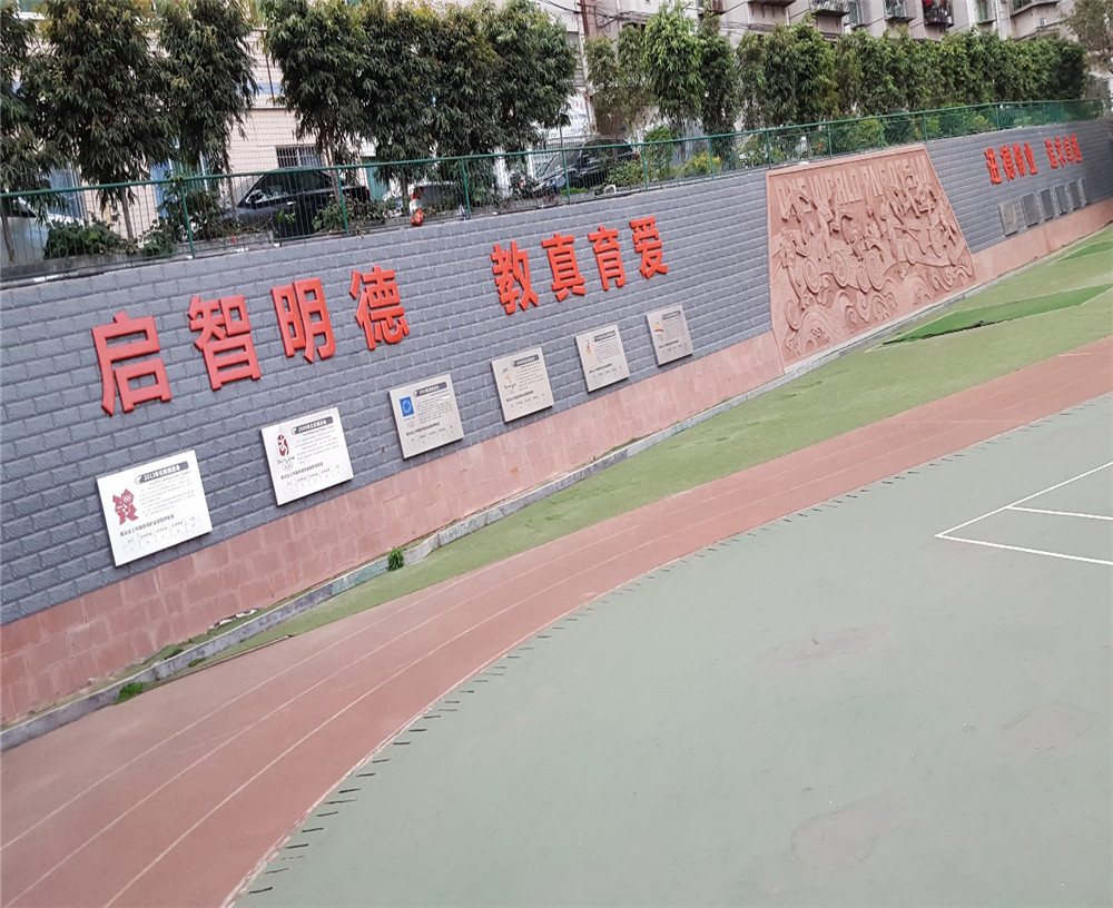 攀枝花市外國(guó)語(yǔ)學(xué)校2020年學(xué)校學(xué)費(fèi)多少錢(qián)一年？