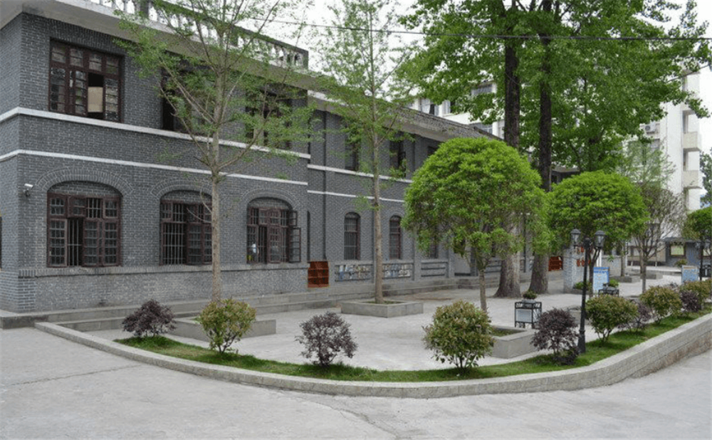 閬中市柏埡中學(xué)學(xué)校招辦電話是多少？