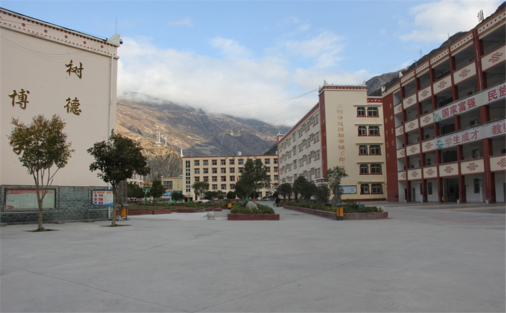 小金中學(xué)的詳細(xì)地址在什么地方？