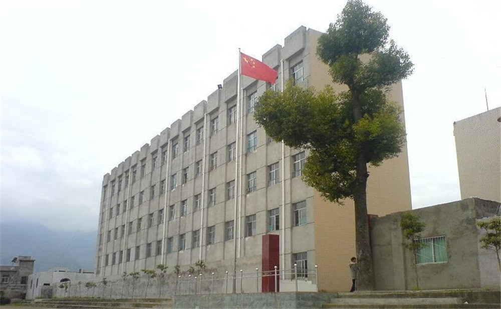 越西中學(xué)的環(huán)境怎么樣？