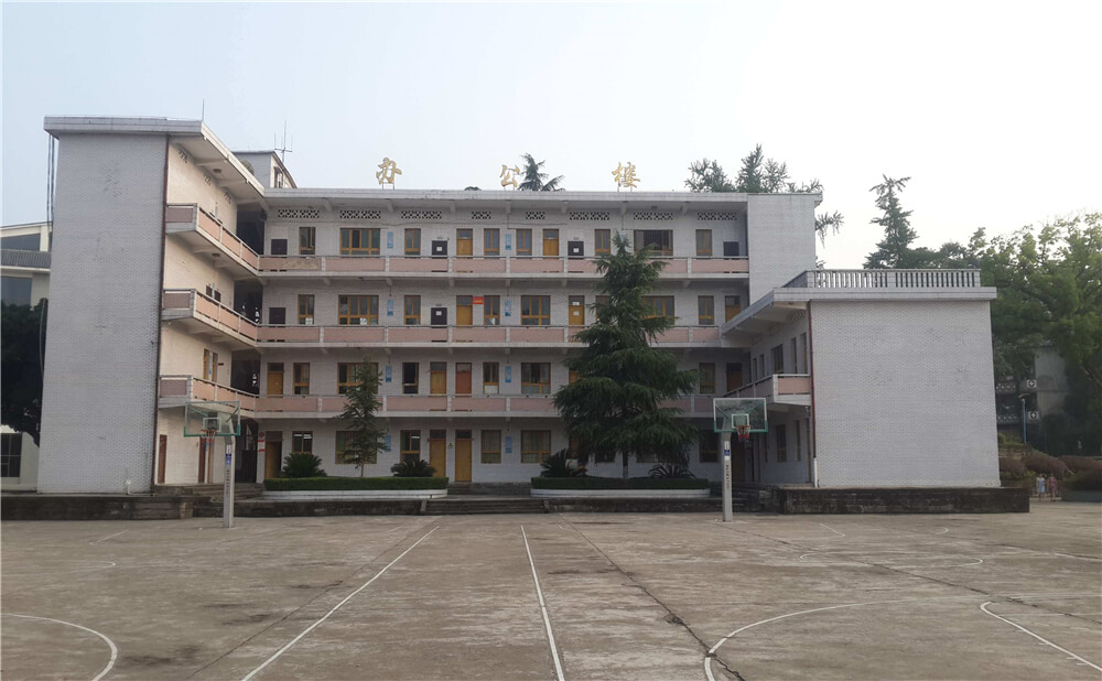 蓬安中學學校環(huán)境怎么樣？