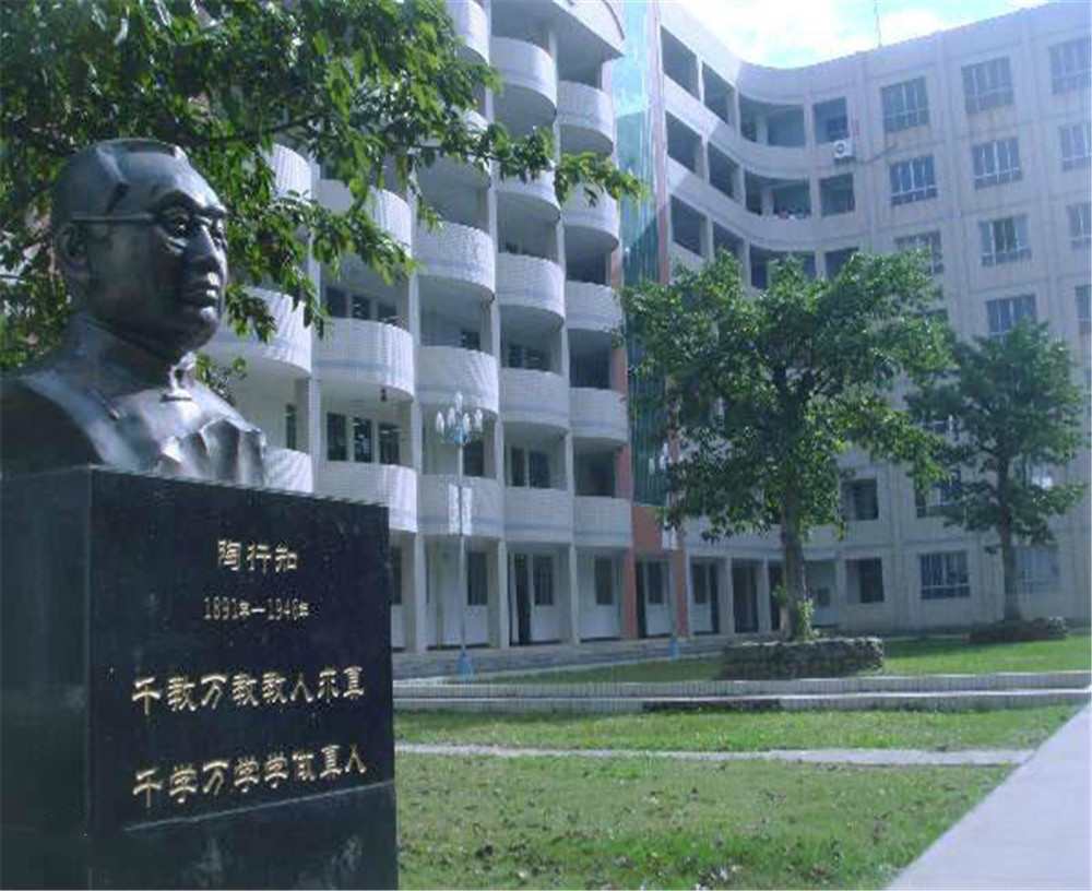 西昌市第六中學(xué)學(xué)校招辦電話是多少？