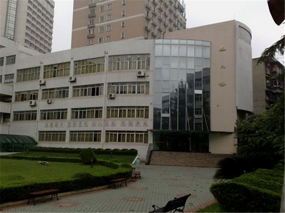 成都市鹽道街中學(xué)2020年的錄取分?jǐn)?shù)線是多少？