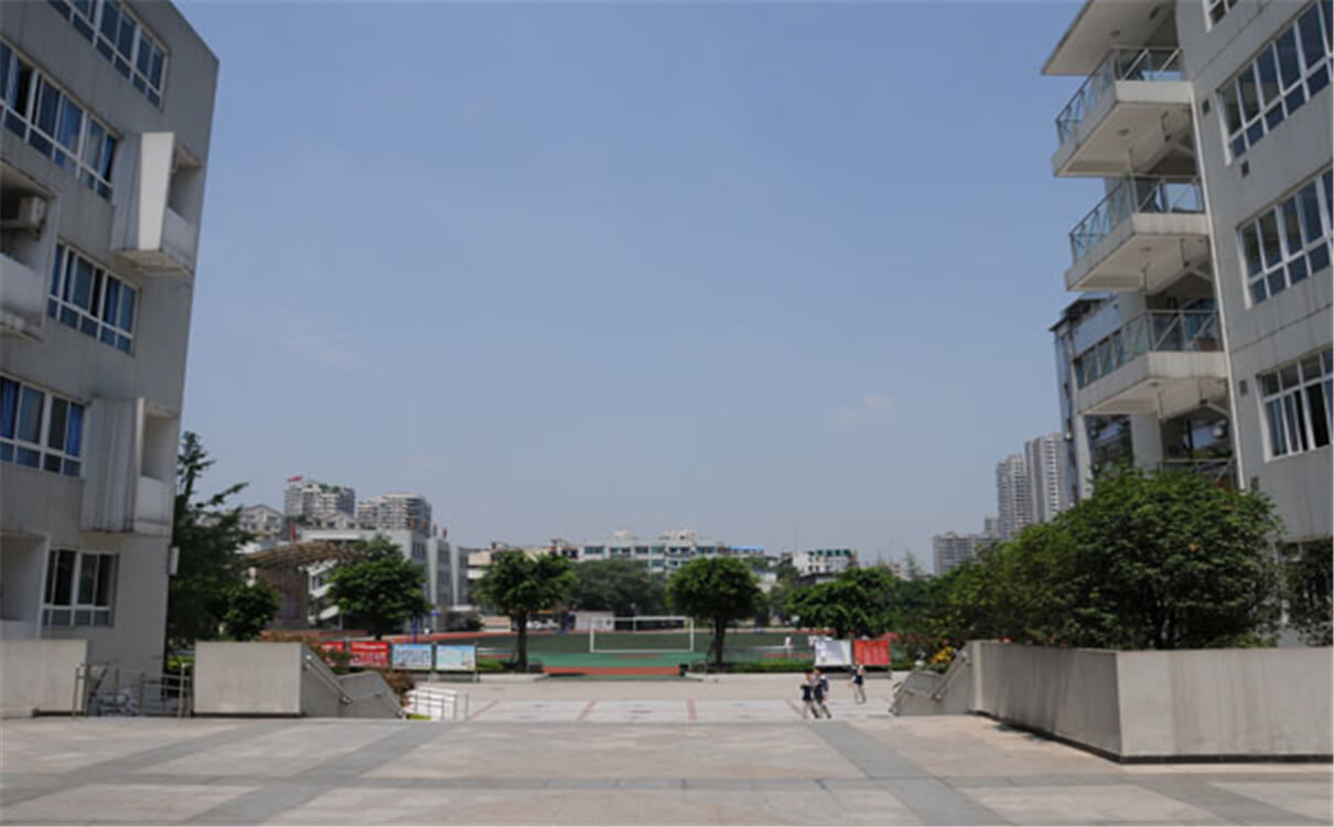 成都鐵路中學(xué)高中部的錄取分?jǐn)?shù)是多少？