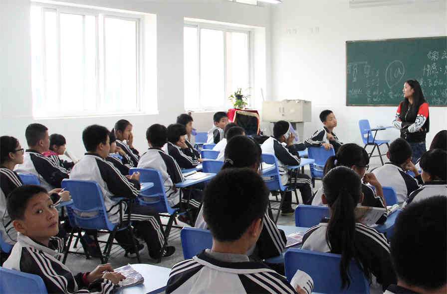 金牛中學一年的學費是多少錢？