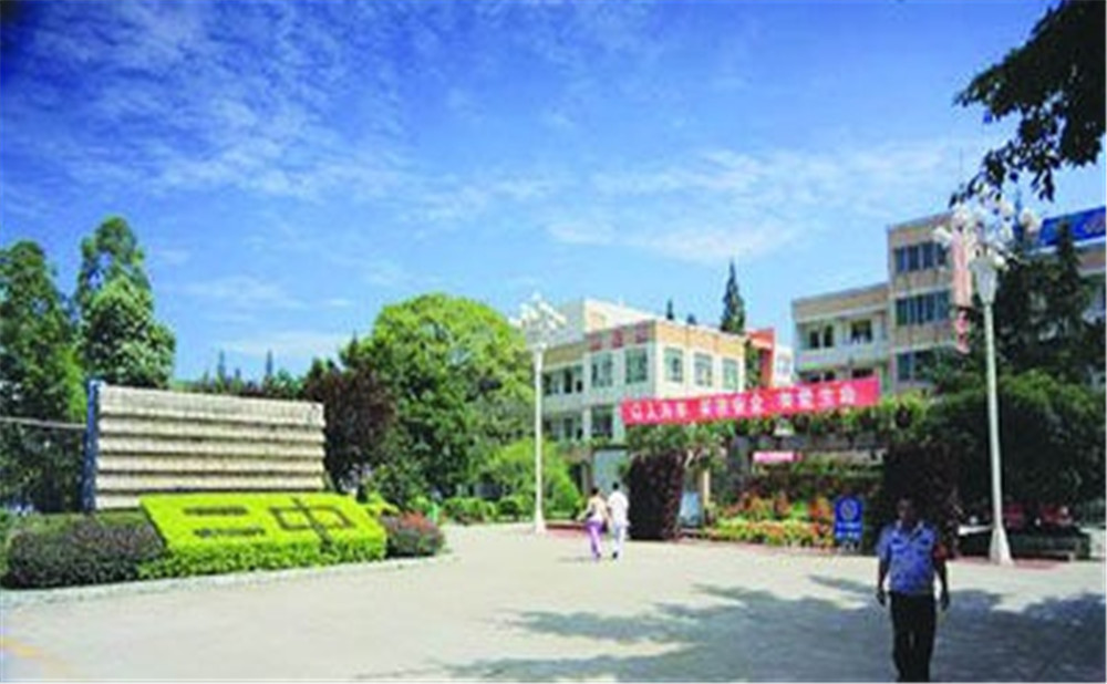 新都二中去年的錄取分數(shù)是多少？