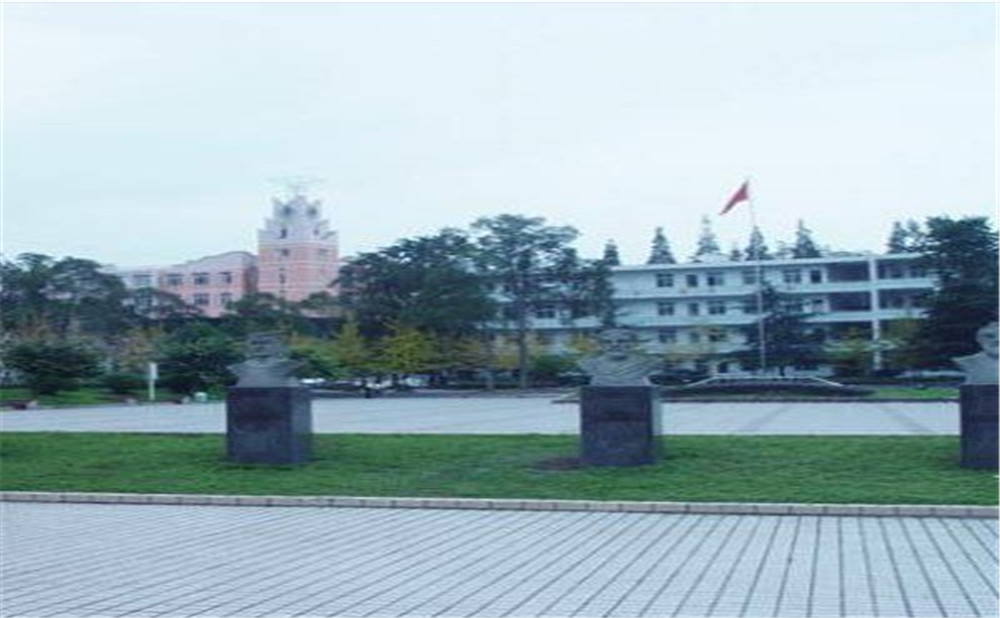 郫縣二中外招生一年的學(xué)費是多少？