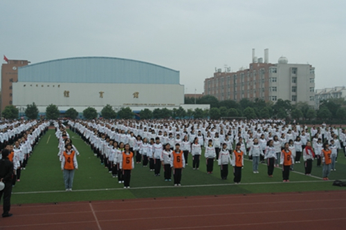 彭州中學(xué)的招生計(jì)劃是多少？