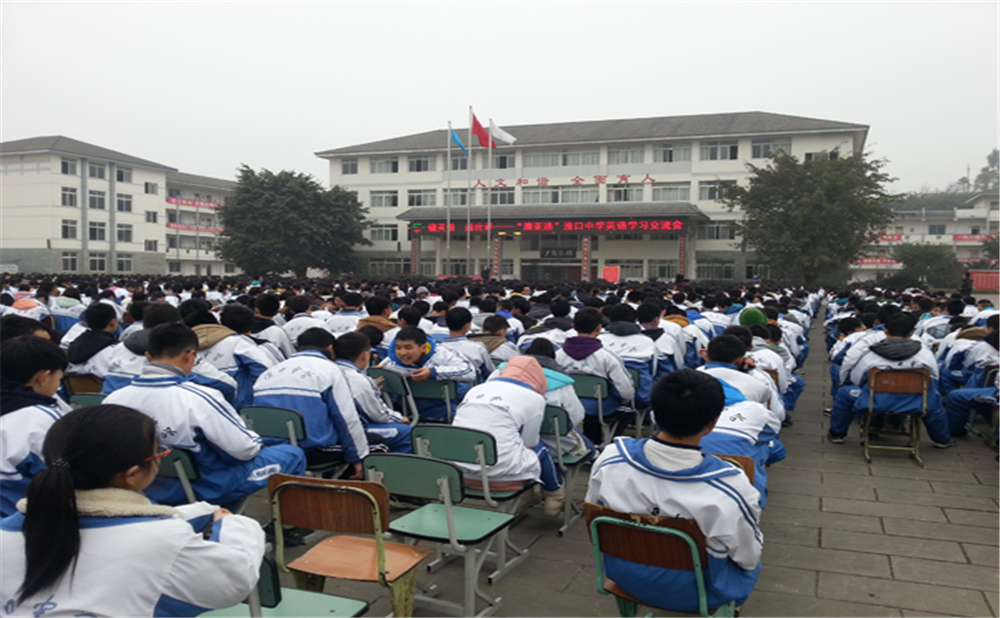 淮口中學(xué)外招生一年的學(xué)費(fèi)是多少？