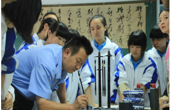 武侯高級(jí)中學(xué)的學(xué)費(fèi)是多少錢(qián)？