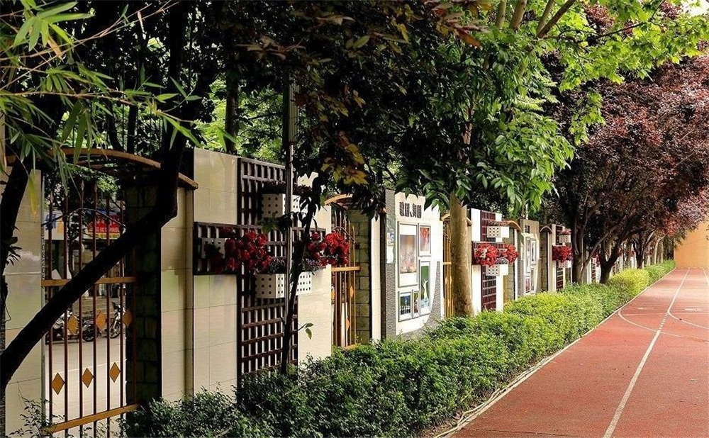 成都大學附屬中學的高中住宿怎么樣？