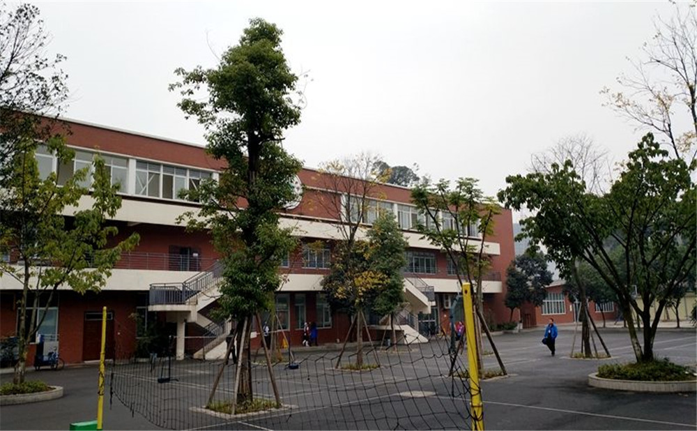成都七中八一學(xué)校的高中住宿怎么樣？
