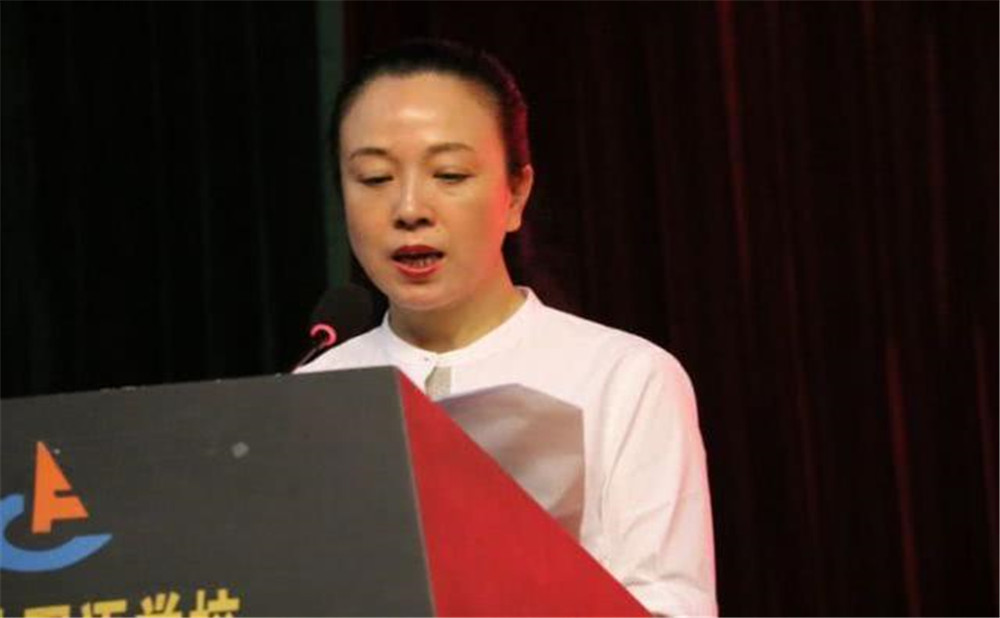 成都外國語學(xué)校的學(xué)費(fèi)是多少是多少？