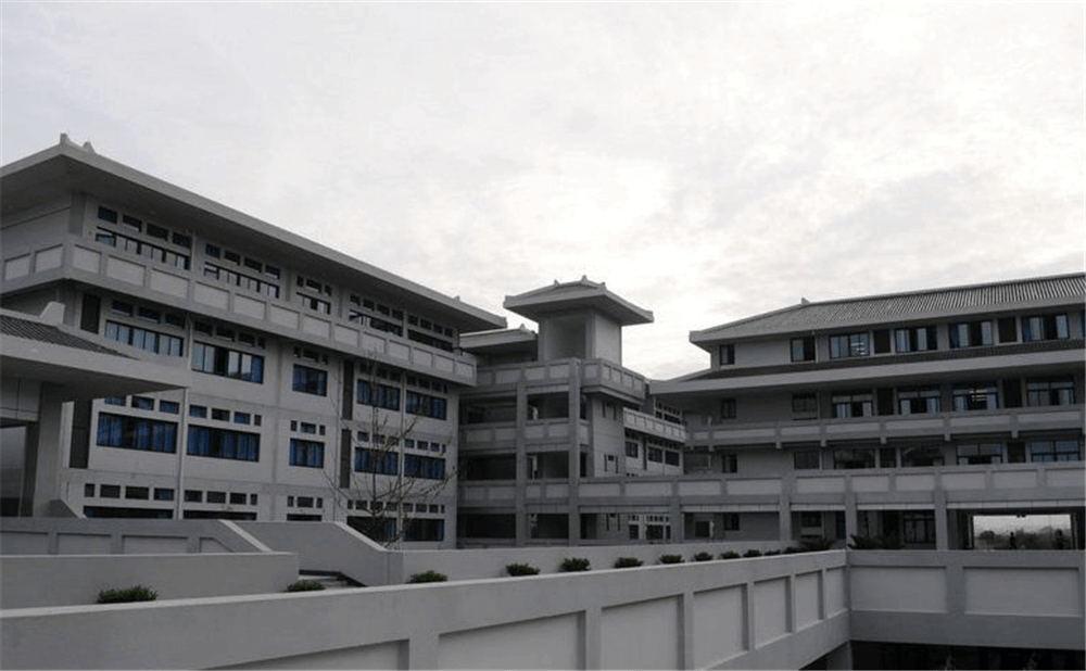 成都石室中學(xué)北湖校區(qū)的高中住宿怎么樣？