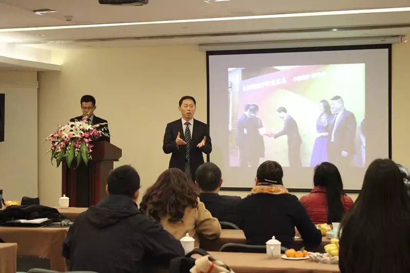 成都西雅美途外國語聯(lián)合學校的學費是多少？