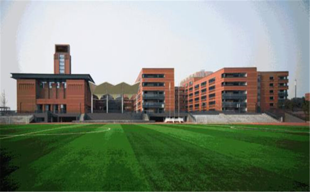 成都實(shí)外新都五龍山學(xué)校的學(xué)費(fèi)是多少錢？