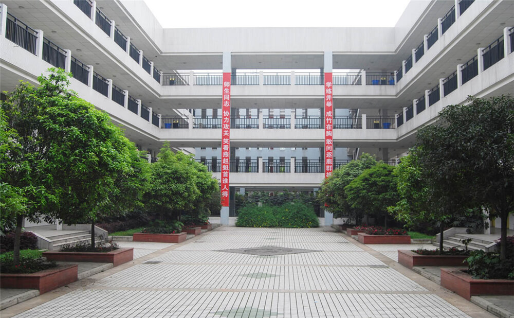 香城中學(xué)的學(xué)費(fèi)是多少錢？