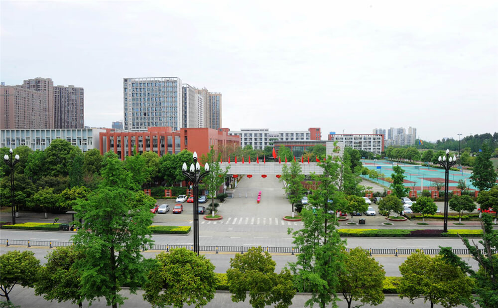 香城中學(xué)的高中住宿怎么樣？