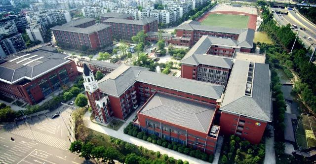 成都七中萬(wàn)達(dá)學(xué)校的錄取分?jǐn)?shù)線是多少？"image.png"