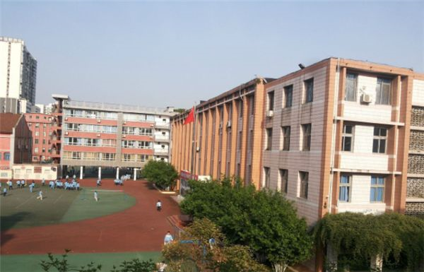 通錦中學(xué)的本科升學(xué)率是多少？